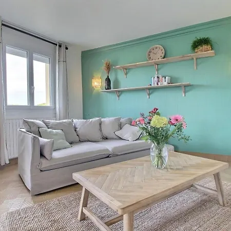 Holiday home D'azeline *